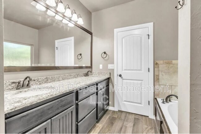 Building Photo - 8651 Overlook Dr