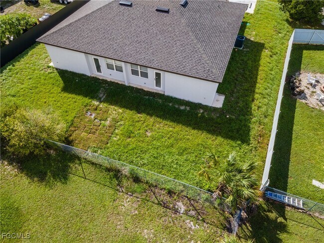 Building Photo - 2253 10th Terrace