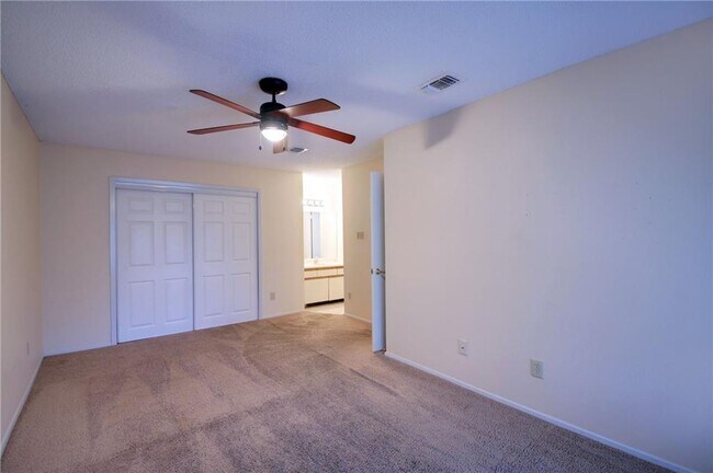 Building Photo - 1015 E Yager Ln