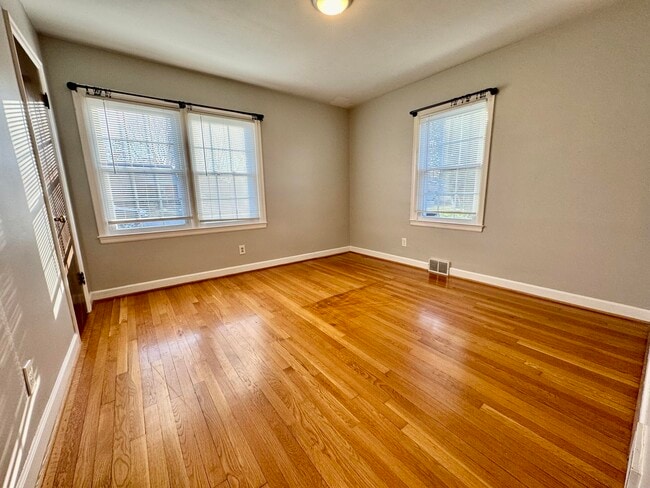 Building Photo - 479 Stratford Dr