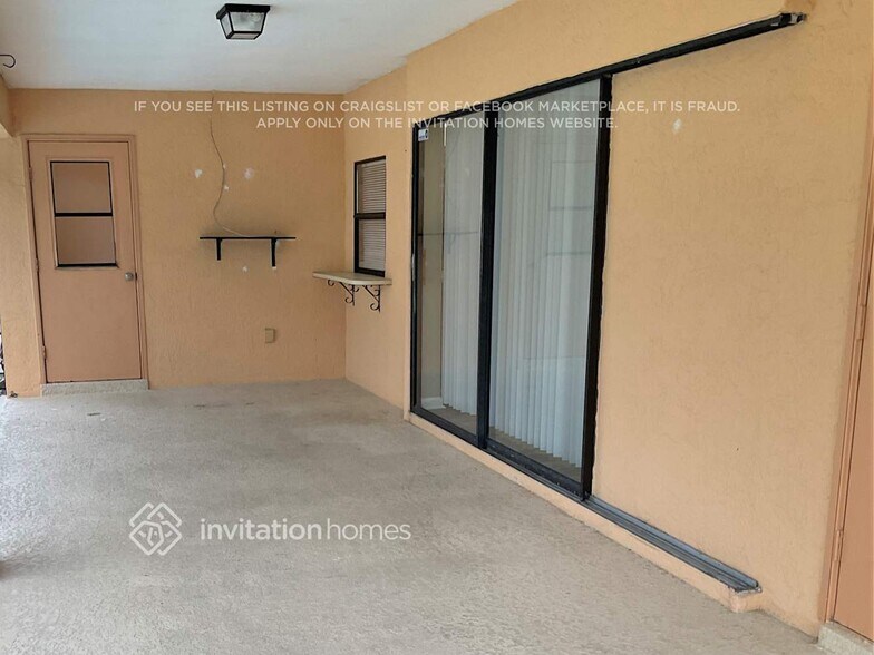 Building Photo - 215 SE 19th Terrace