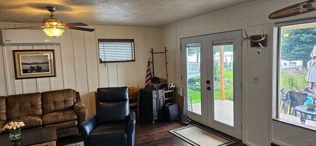 Building Photo - 3 Bed 2 Bath Newman Lake Home on the water with beach, dock and boat slip