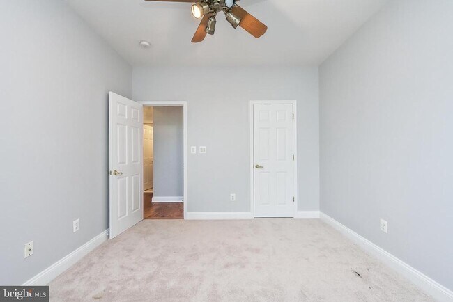 Building Photo - 6916 Birkenhead Pl