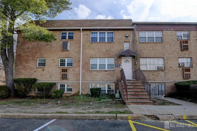 Building Photo - 6 College Dr