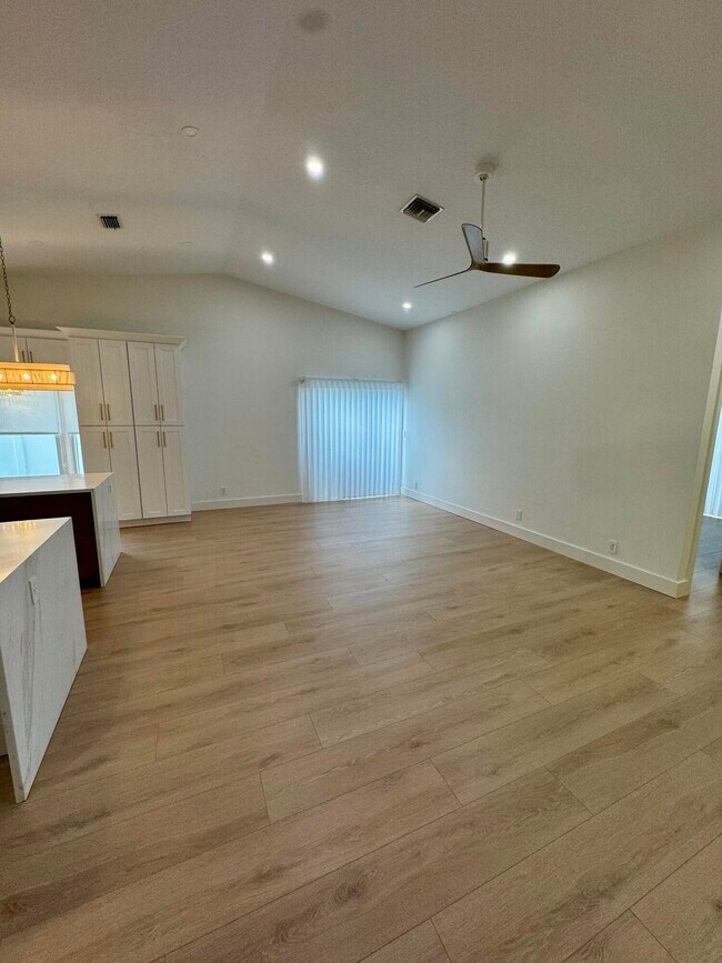 Building Photo - 64 Paxford Ln