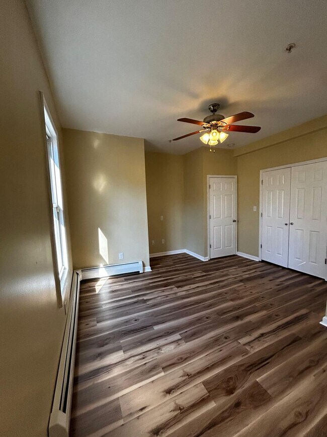 Building Photo - 1326 E Gibson St