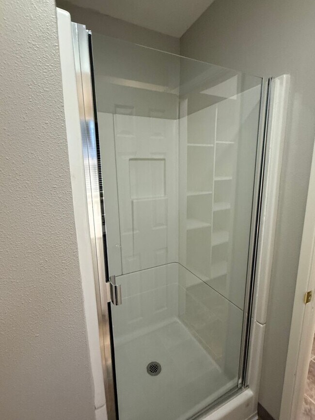 Building Photo - Charming 3 Bedroom with a Living Room, Sun Room,Huge Fenced Yard & More!