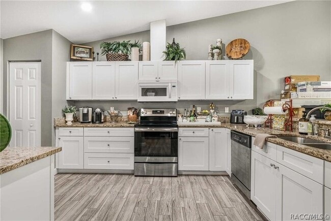 Building Photo - 2142 S Gleneagle Terrace