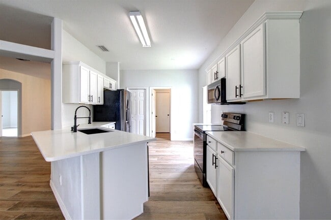 Building Photo - 5868 Duskywing Dr