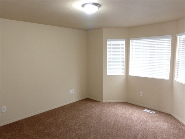 Building Photo - 1836 N Stallion Ln
