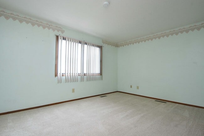 Building Photo - Beautiful 2-Bed 1-Bath Home Available in O...