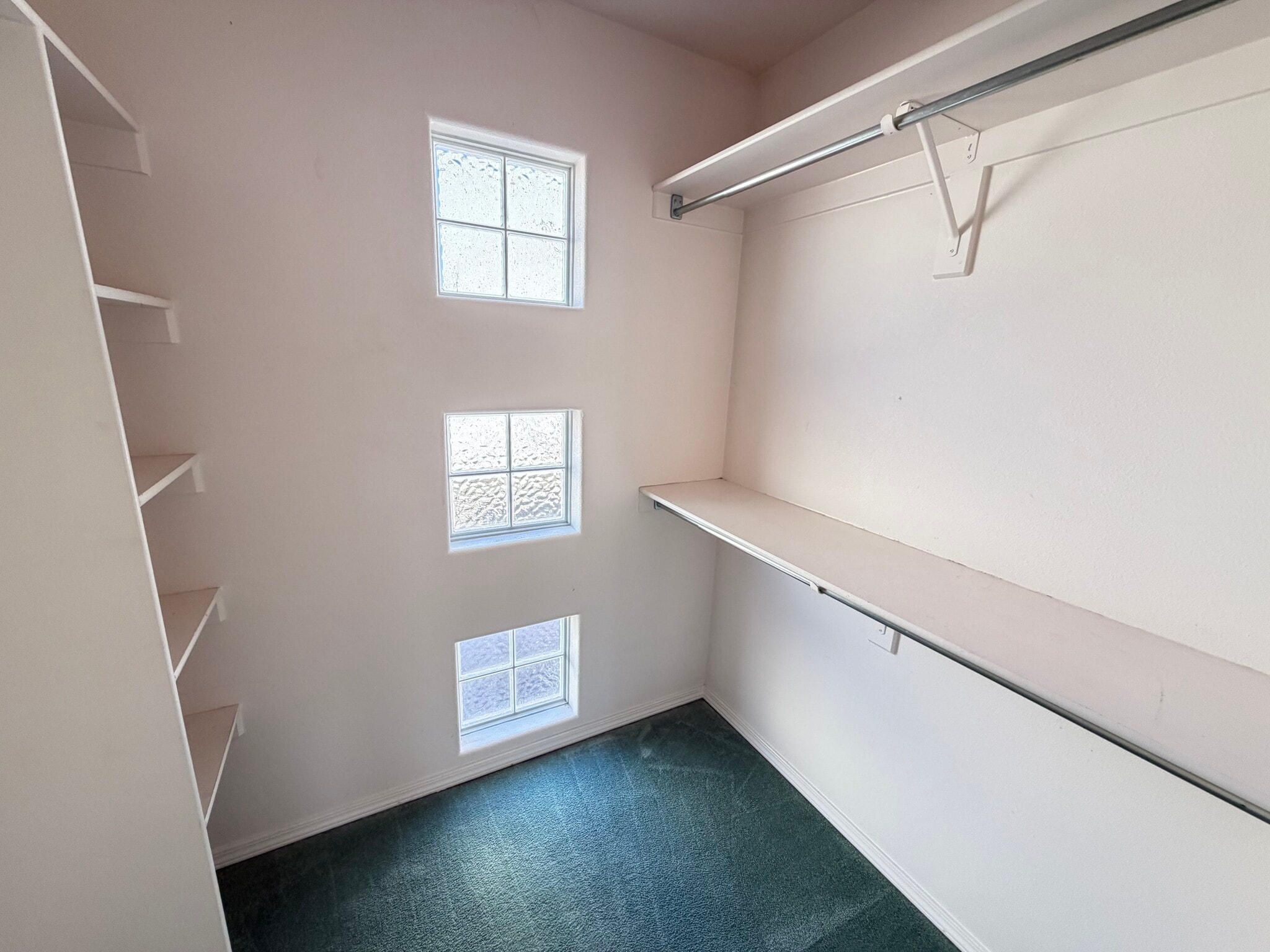 Building Photo - 1200 Glen Canyon Dr