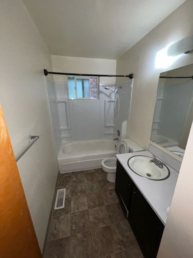 Building Photo - Nice Beckonridge Home near Chambers Bay golf course