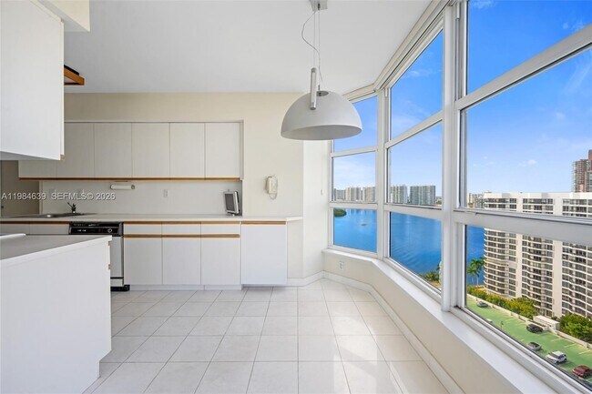 Building Photo - 19101 NE 36th Pl