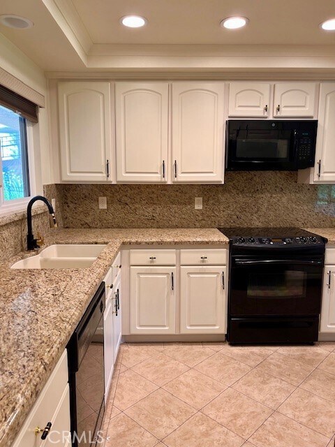 Building Photo - 5472 Paseo Del Lago E