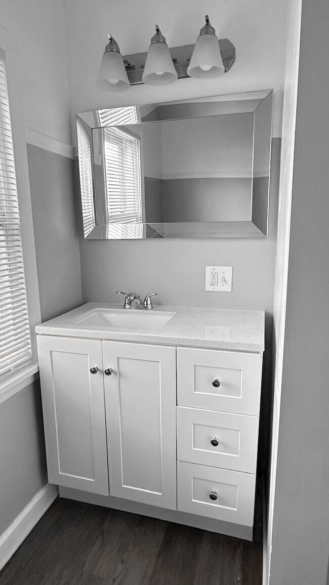 Building Photo - 222 W Union St