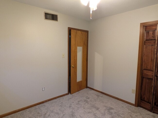 Building Photo - 2513 Lilac Dr