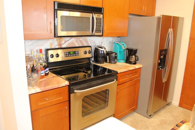 Building Photo - 1000 Scotia Dr