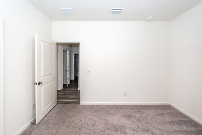 Building Photo - 713 Pisces Ln