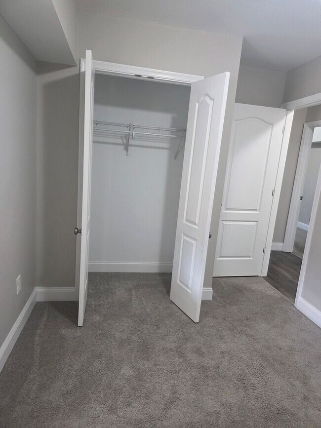 Building Photo - 2nd floor Apartment in Townsend