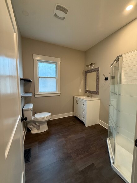 Building Photo - 412 E 4th St