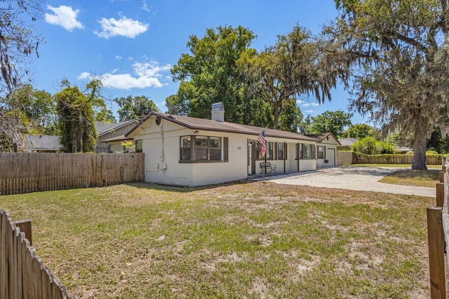 Building Photo - 427 Holly Ave