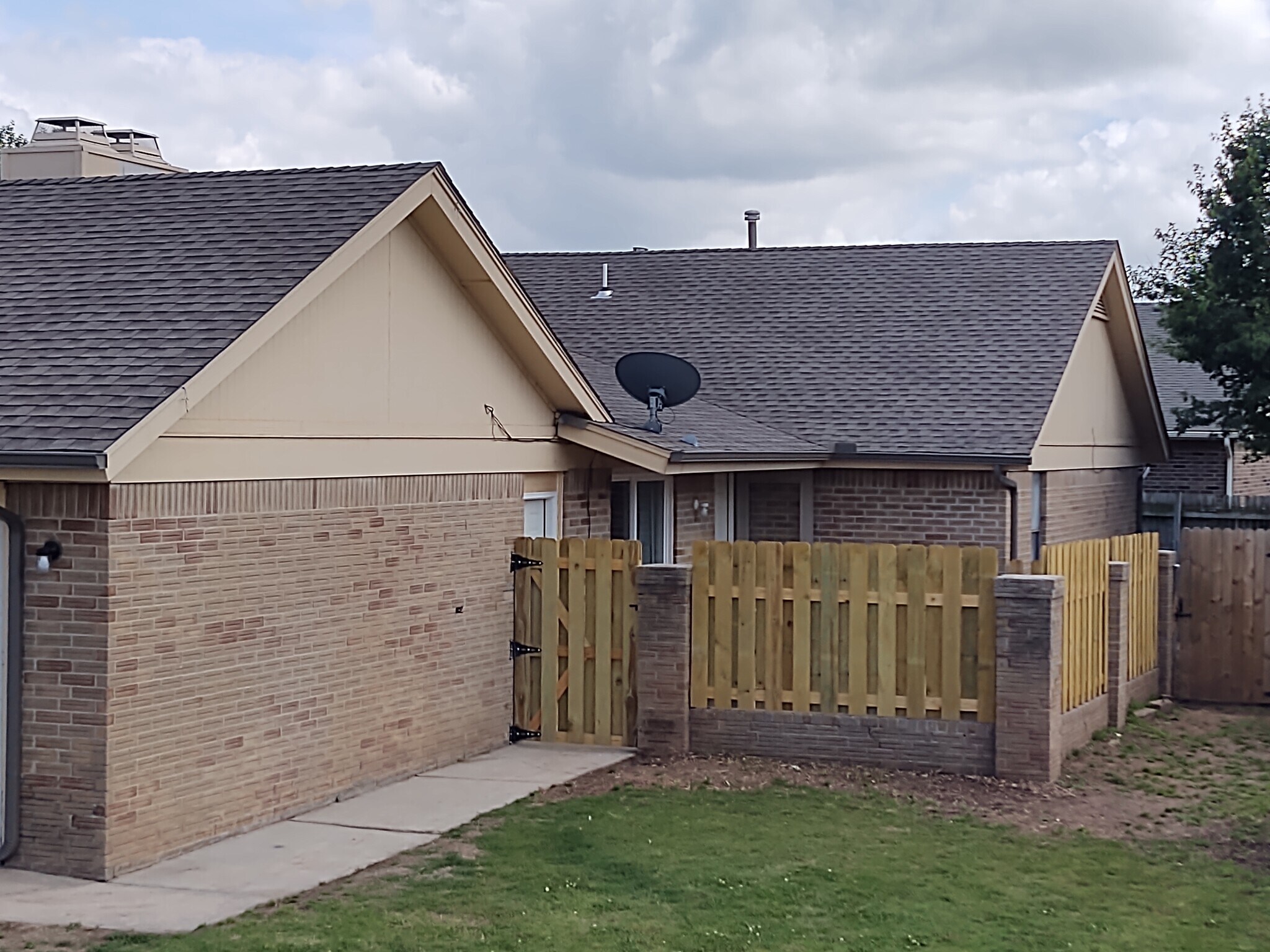 Curb View - 7126 NW 116th St