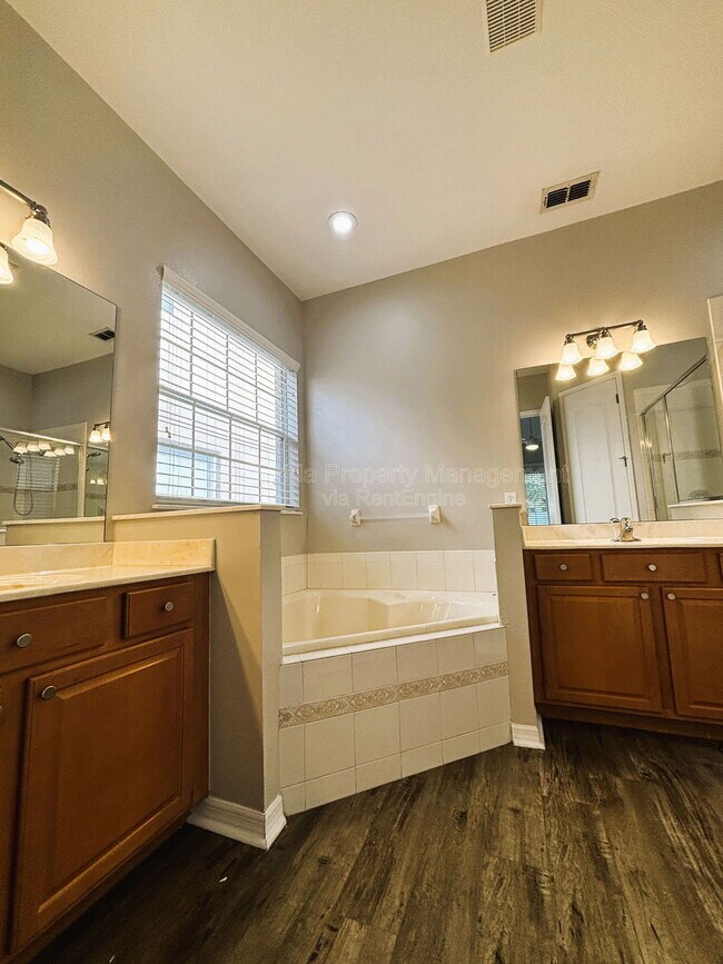 Building Photo - 13330 Hatherton Cir