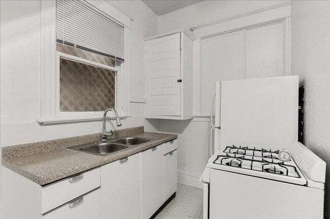 Building Photo - 1b/1ba Goose Hollow Apartment, close to everything!