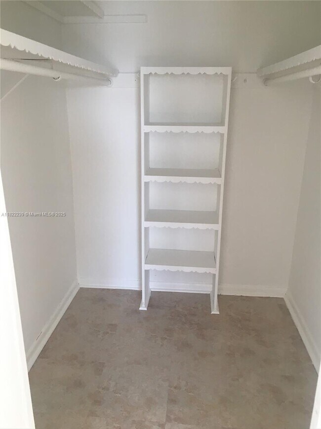 Building Photo - 2200 E Hallandale Beach Blvd