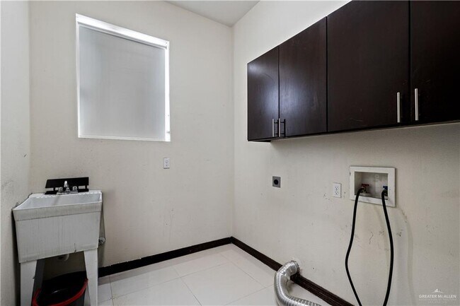 Building Photo - 32 May Dr