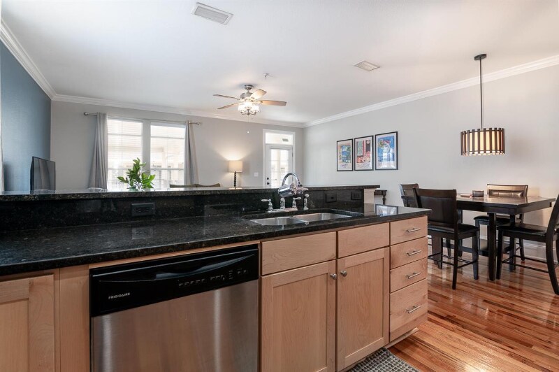 Building Photo - 415 St Francis St