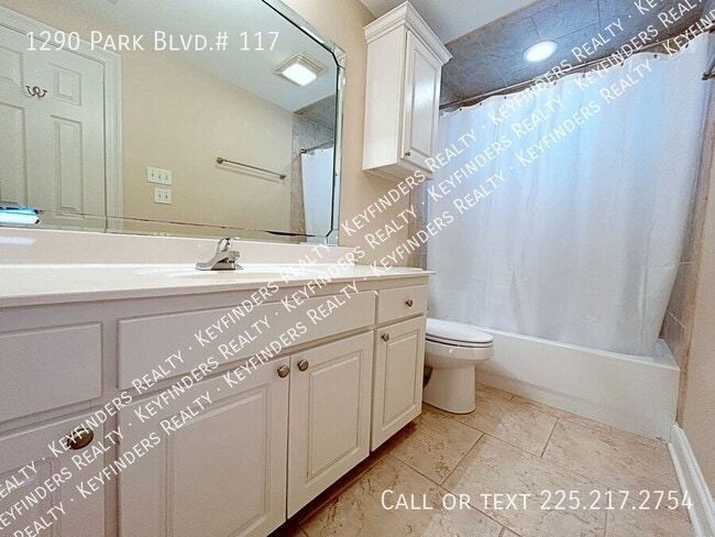 Building Photo - 1290 Park Blvd
