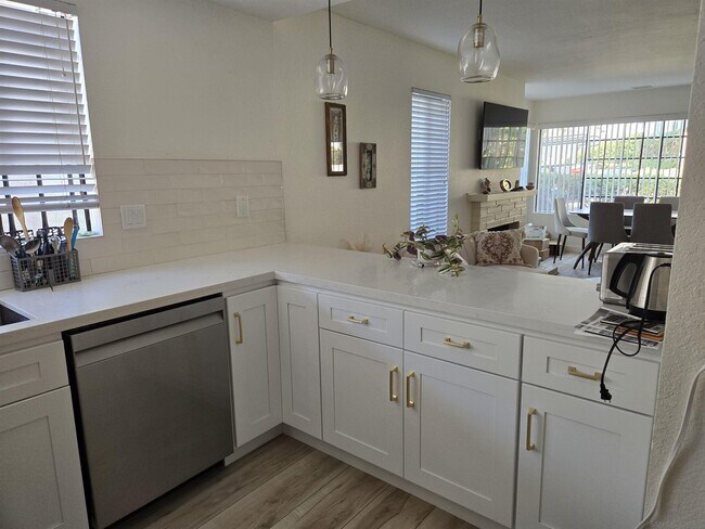 Building Photo - 4064 Crystal Dawn Ln
