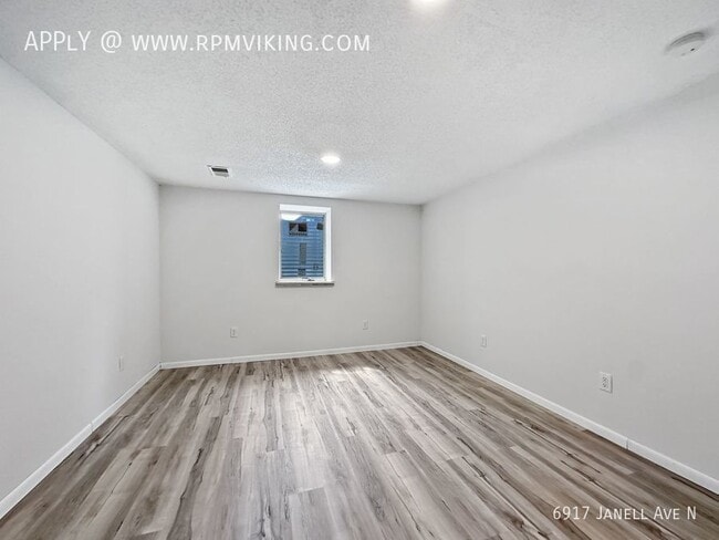 Building Photo - 4br 2ba 2cg ~ Security Deposit Free Altern...