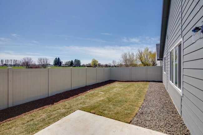 Building Photo - Open Concept Living!
