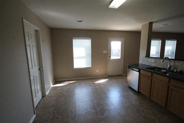 Building Photo - 2743 Hacienda Lake Dr