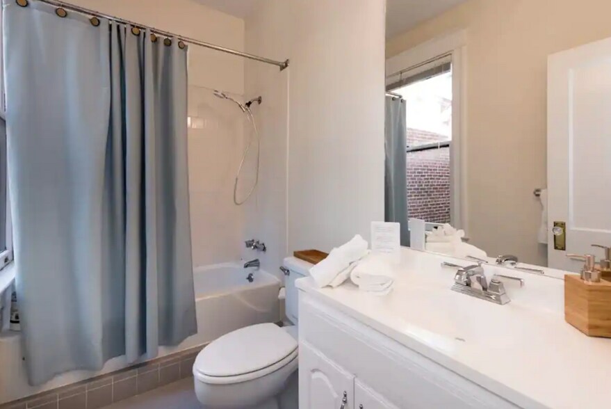 Building Photo - 1731 Church St NW