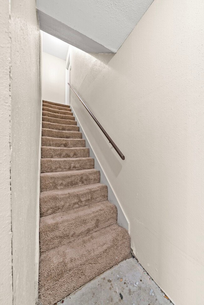 Building Photo - 6701 Sands Point Dr