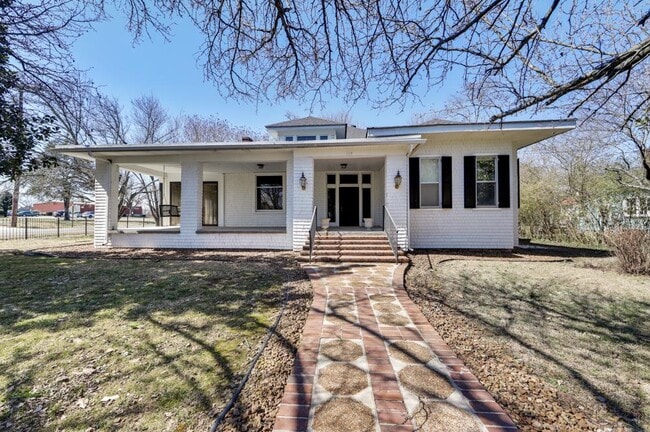 Primary Photo - 134 S Hatton