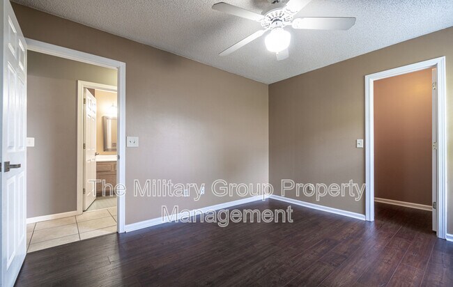 Building Photo - 12565 Long Lake Ct