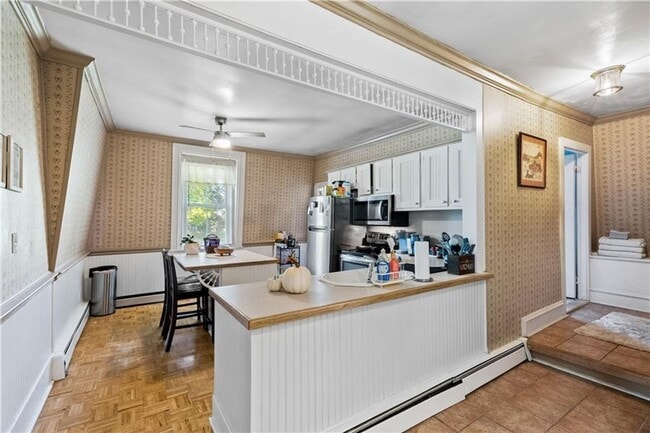 Building Photo - 563 Putnam Pike