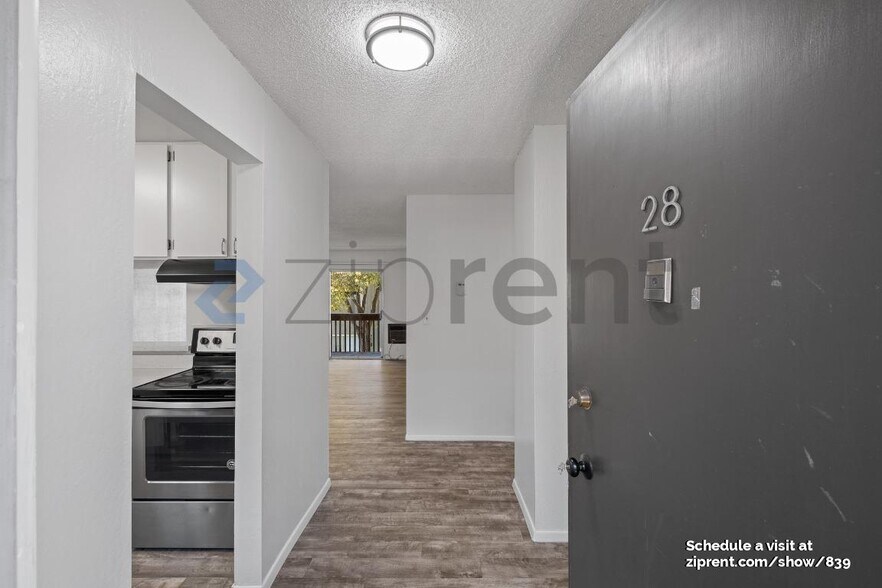 Building Photo - Unit 28