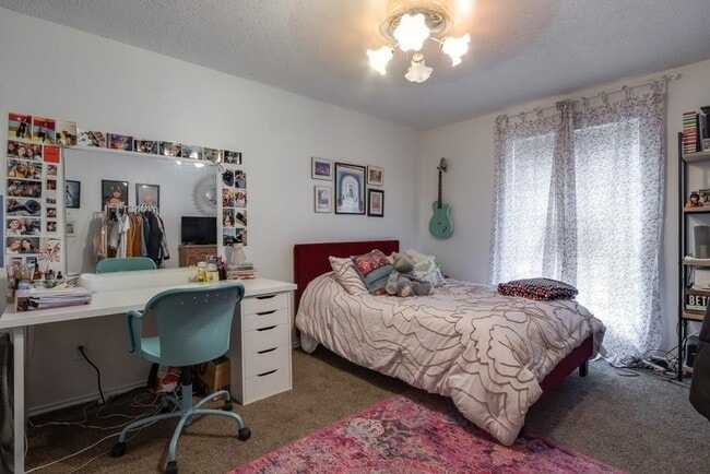 Building Photo - 2401 Leon St