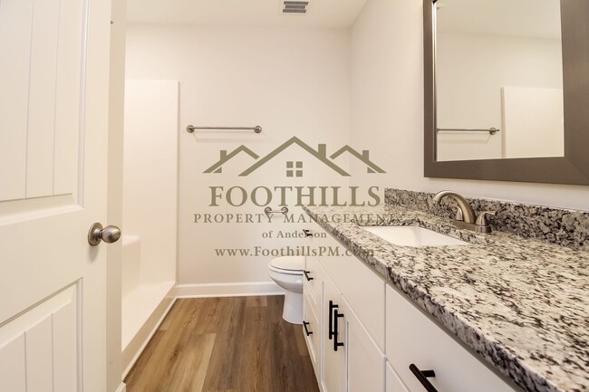 Building Photo - 4-Bedroom Gem in Williamston—Don’t Miss This!