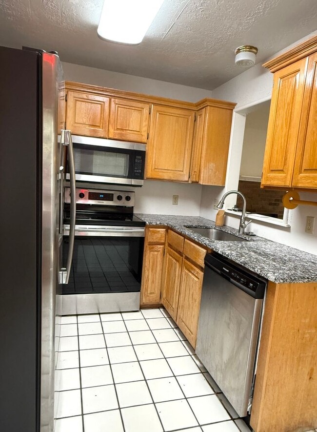 Building Photo - Chic upscale West Norman 2-bed 2.5 bath 2-...