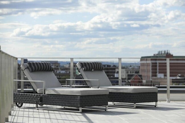 Building Photo - 190 ACADEMY St