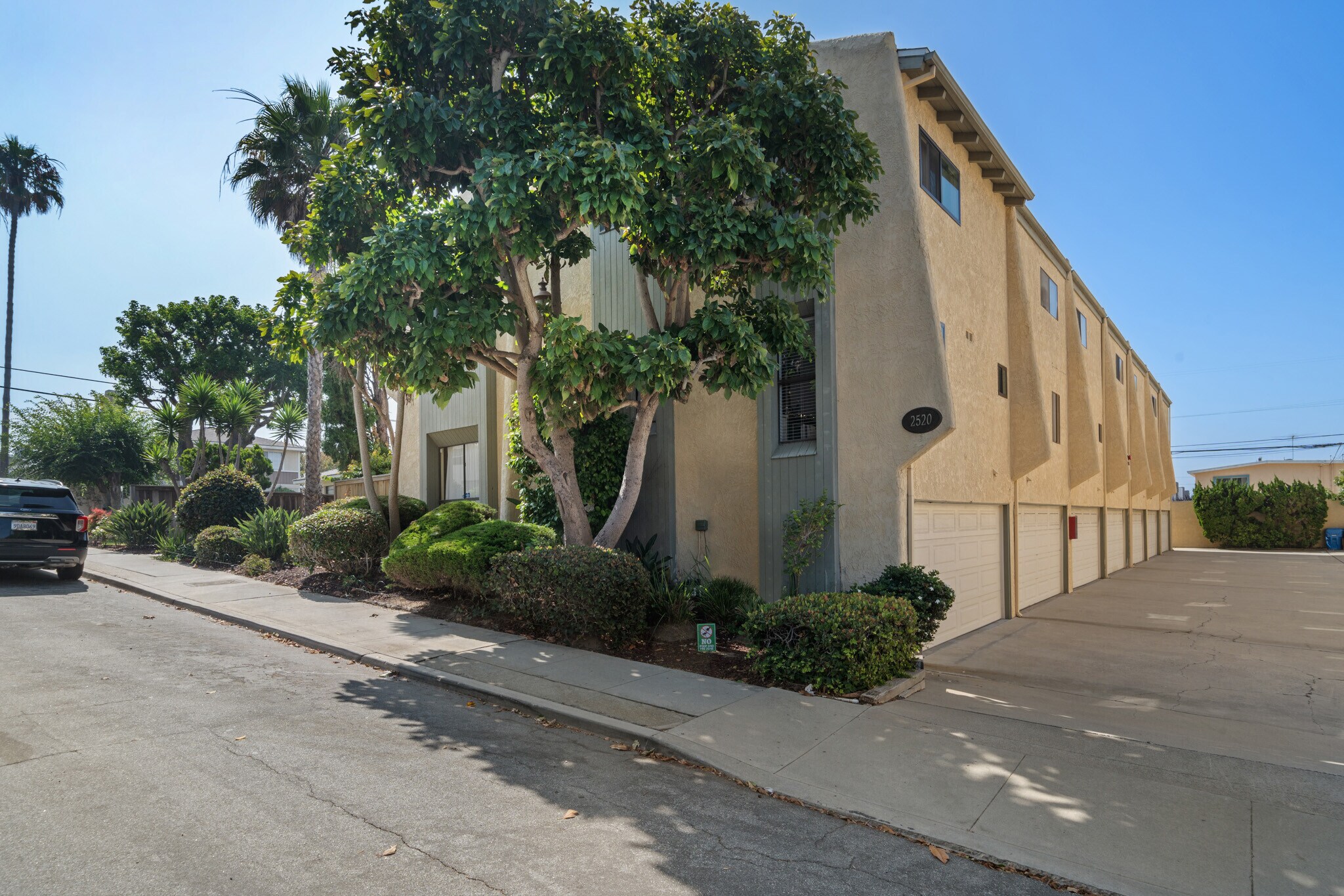 Building Photo - 2520 Ruhland Ave