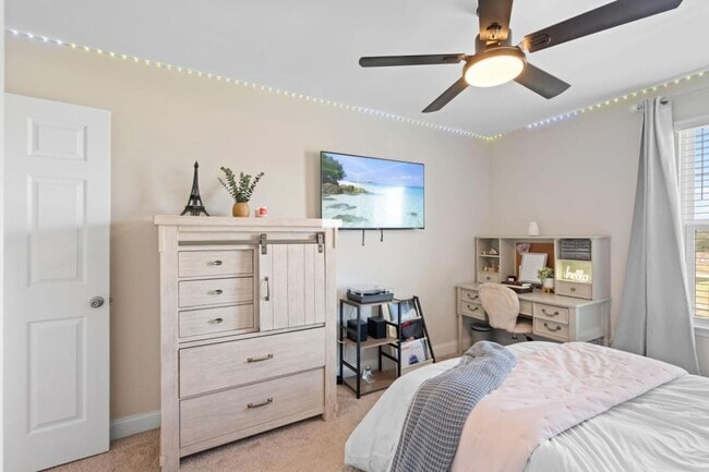 Building Photo - 722 Hahn Ct