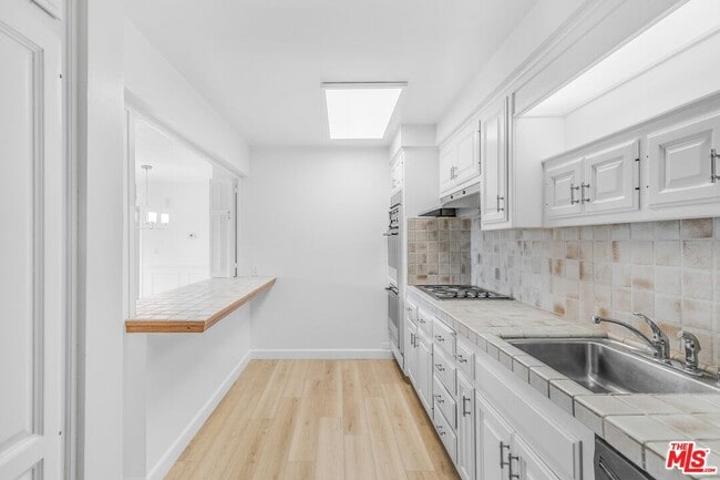 Building Photo - 825 S Gretna Green Way